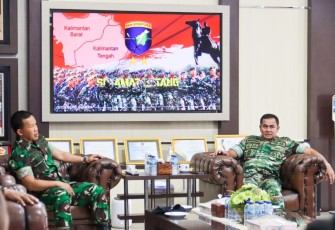Pangdam XII/Tpr Mayjen TNI Iwan Setiawan menerima kunjungan Aster Panglima TNI di Makodam, Jum'at (5/5) 