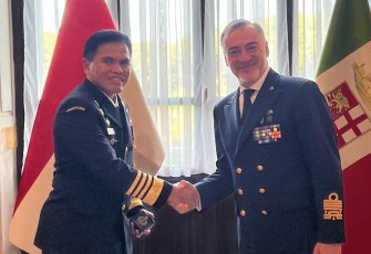 Kasal Laksamana TNI Muhammad Ali bersama Chief of Italian Navy Admiral Enrico Credendino di Pallazo Della Marina, Roma, Jum'at (5/5)