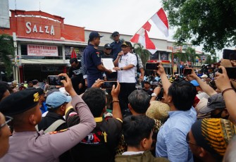 Pj Bupati Pati menemui para nelayan 