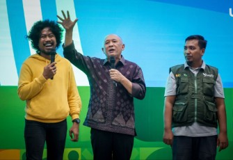 MenkopUKM Teten Masduki saat berdialog dengan mahasiswa USU Medan, Senin (15/5)