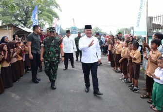 Danrem 064/MY Brigjen TNI Tatang Subarna bersama Kasad Jenderal Dudung Abdurachman 