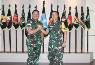 Pangdam XII/Tpr Mayjen TNI Iwan Setiawan bersama Aspotdirga Kasau Marsda TNI Andi Wijaya 