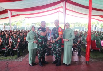 Pangdam XII/Tpr Mayjen TNI Iwan Setiawan bersama Dandim 1203/Ktp