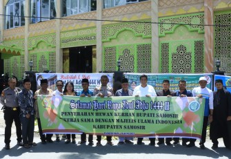 Bupati Samosir Serahkan Hewan Kurban 