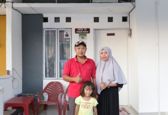 Fathir Usman penerima bantuan PSU rumah bersubsidi di SP Lan Marina Kota Batam, Minggu (2/7)