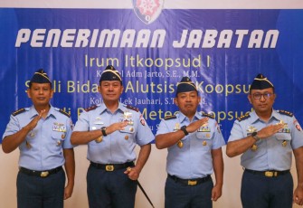 Pangkoopsud I Marsda TNI Bambang Gunarto foto bersama usai penerimaan pejabat, Senin (3/7)