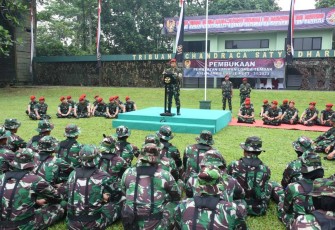 Danjen Kopassus Mayjen TNI Deddy Suryadi saat memberikan pengarahan, Jum'at (7/7)