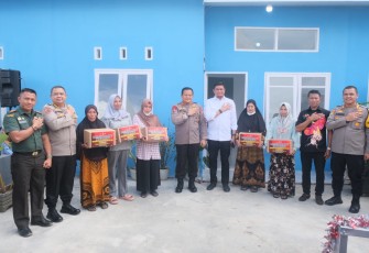 Polda Sulsel Serahkan Bantuan Rumah