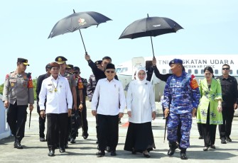 Danlanud Anang Busra Kolonel Pnb Bambang Sudewo menyambut kedatangan Wapres Ma'ruf Amin, Kamis (3/8)