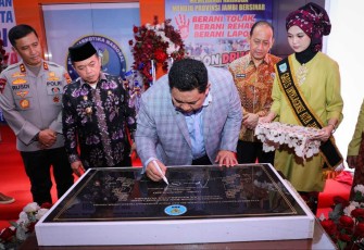 Kepala BNN RI Dr Petrus Reinhard Golose saat meresmikan gedung BNNP di Jambi, Kamis (3/8) 