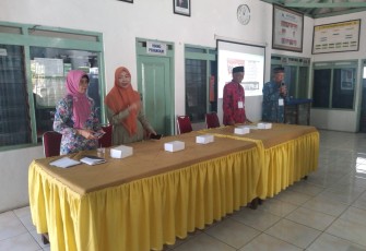 Suasana kegiatan sekolah lansia Senja Berseri