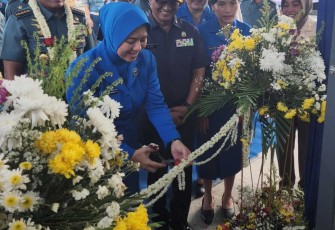 Ny Fera Muhammad Ali saat peresmian gedung TK Hang Tuah perwakilan Dumai, Kepulauan Riau, Jum'at (4/8)