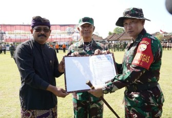 Irjenad Letjen TNI Richard Horja Taruli Tampubolon saat penutupan TMMD ke 117 Kodim 1611/Badung di desa Darmasaba, Kabupaten Badung, Kamis (10/8)