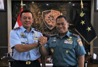 Pangkoopsud I Marsda TNI Bambang Gunarto bersama Pangkoarmada I Laksda TNI Achmad Wibisono di Jakarta, Rabu (30/8)