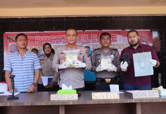 Kapolres Asahan AKBP Rocky H Marpaung saat memberikan keterangan pers, Kamis (31/8)