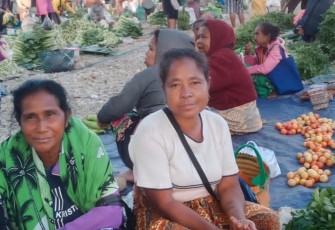 Pasar mingguan Halilulik di desa Naitimu, Kecamatan Tasifeto Barat, Kabupaten Belu, NTT