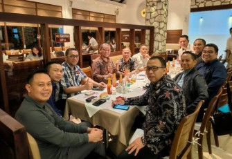 Ketum DPP IPHI Rahmat Santoso (dua dari kiri) Bersama Sejumlah Pengacara Audiensi dengan Kapolres Gresik AKBP Aditya Panji Anom (paling kiri)