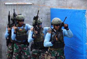 Prajurit Satkopaska Koarmada II Latihan Pertempuran Jarak Dekat