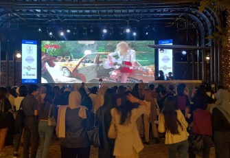 Suasana pengunjung menikmati karaoke party di Paolo Fest, Jum'at (29/9)
