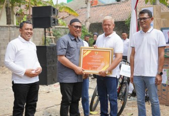 Foto dari kiri ke kanan: Sanuji Pentamarta (Wakil Wali Kota) Cilegon, Helldy Agustian (Waki Kota Cilegon, Husen Saidan (Ketua Gappura) Banten, Minggu (1/10)