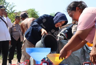 Humas Polresta Pati dropping air bersih di Kecamatan Jaken