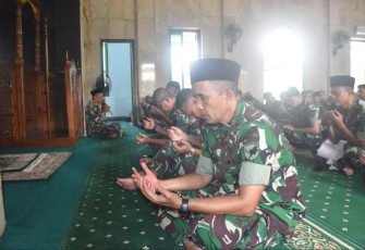 Doa bersama prajuritnya Korem 121/Abw, Jum'at (6/10)