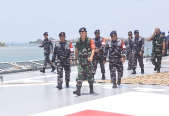 Kunjungan Pangkoarmada II di  KRI REM-331