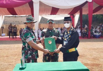 Pangdam Jaya Mayjen TNI Mohamad Hasan saat menutup program TMMD ke 118 wilayah Kota Depok, Kamis (19/10)