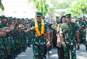 Kunjungi Korem 161/Wira Sakti Pangdam IX/Udayana Harapkan Prajurit Mampu Beri Solusi Setiap Permasalahan dan Kesulitan Masyarakat 