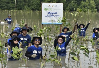 Ribuan Pekerja Medco E&P Tanam Pohon di Lahan Kritis 