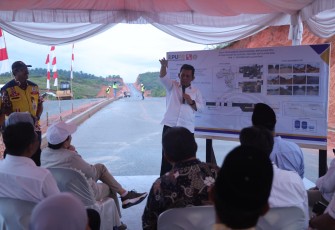 Tinjau Realisasi Inpres, Suharso Monoarfa Didampingi Gubernur Kepri Turun ke Jalan Lintas Barat Lanjutan 
