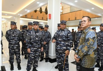 Kasal Laksamana TNI Muhammad Ali saat di lobby Puspomal Jakarta, Jum'at (8/12)