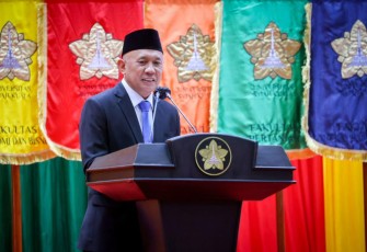 MenkopUKM Teten Masduki saat memberikan orasi ilmiah di Universitas Syiah Kuala Banda Aceh, Jum'at (8/12)