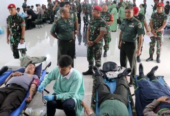 Pelaksanaan donor darah peringati Hari Juang TNI AD ke 78 tahun 2023 di Kodim 0602/Serang, Selasa (12/12)