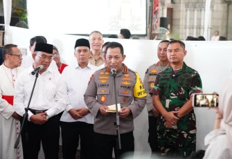 Kasum TNI dan Kapolri saat Tinjau Pengamanan Ibadah Misa Malam Natal 2023