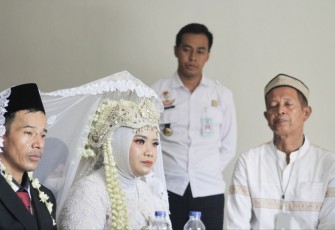Warga binaan Lapas Kelas IIA Cilegon persunting wanita pujaan hatinya, Rabu (4/1)
