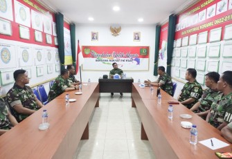 Danrem 064/MY Brigjen TNI Tatang Subarna saat memberikan pengarahan kepada Babinsa Koramil 01/Kota Serang