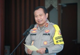 Kapolda Jatim Irjen Pol Toni Harmanto saat memberikan pengarahan jajaran Polres Probolinggo Kota, Rabu (11/1)