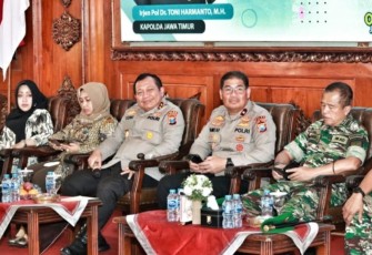 Kapolda Jatim Irjen Pol Toni Harmanto saat Jum'at Curhat di Rumah Rakyat Mojokerto Kota , (20/1)