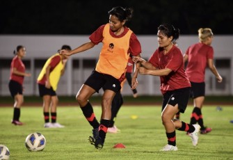 Latihan perdana timnas wanita Indonesia 