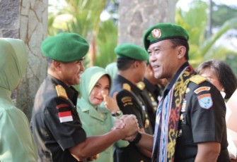 Danrem 121/Abw Brigjen TNI Pribadi Jatmiko memberikan ucapan selamat