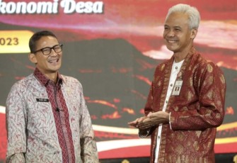 Sandiaga Uno bersama Ganjar Pranowo di Hotel Gumaya, Semarang, Kamis (27/4)