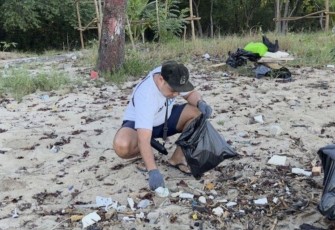 Millenial BUMN mendukung gerakan BUMN Youth Environmental Movement di Pantai Binongko, Labuan Bajo, Manggarai Barat,