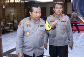 Kapolda Jatim Irjen Pol Toni Harmanto saat memberikan keterangan pers, Selasa (18/7)