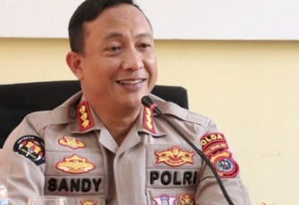 Kabid Humas Polda NTT Kombes Pol Ariasandy saat memberikan keterangan pers di Mapolda NTT, Rabu (30/8)