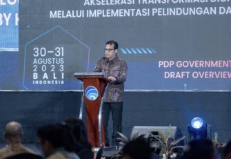 Wamenkominfo Nezar Patria saat memberikan sambutan di Forum Nasional Perlindungan Data Pribadi tahun 2023 di Badung, Bali, Rabu (30/8)