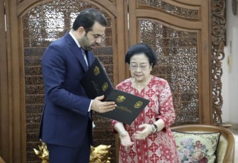 Megawati Soekarnoputri saat menerima Sekjen Zayed Award Mohamed Abdelsalam di Menteng, Jakarta, Jum'at (6/10)