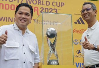 Erick Thohir Ketum PSSI bersama Pj Gubernur DKI Jakarta Heru Budi Hartono di Jakarta, Minggu (15/10)