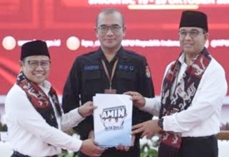 Anies Baswedan - Cak Imin usai mendaftar Capres-Cawapres Pemilu 2024 di KPU, Jakarta, Kamis (19/10)