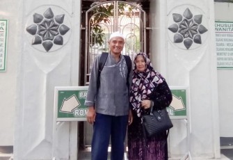 Wisata religi H Kusworo ziarah makam sunan Ampel di Surabaya,, Sabtu (21/10) 